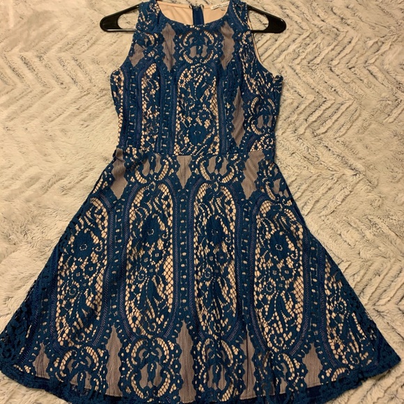 Lace cocktail dress - Picture 1 of 2